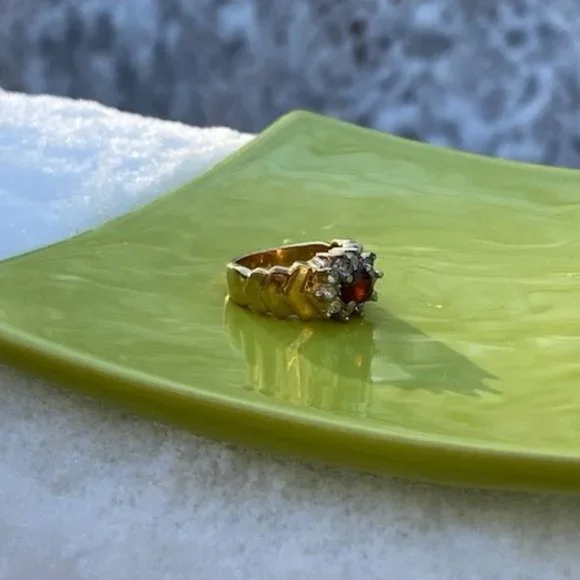 ❤️❤️ VTG Gold Tone Garnet Rhinestone Cocktail RING - Picture 2 of 7